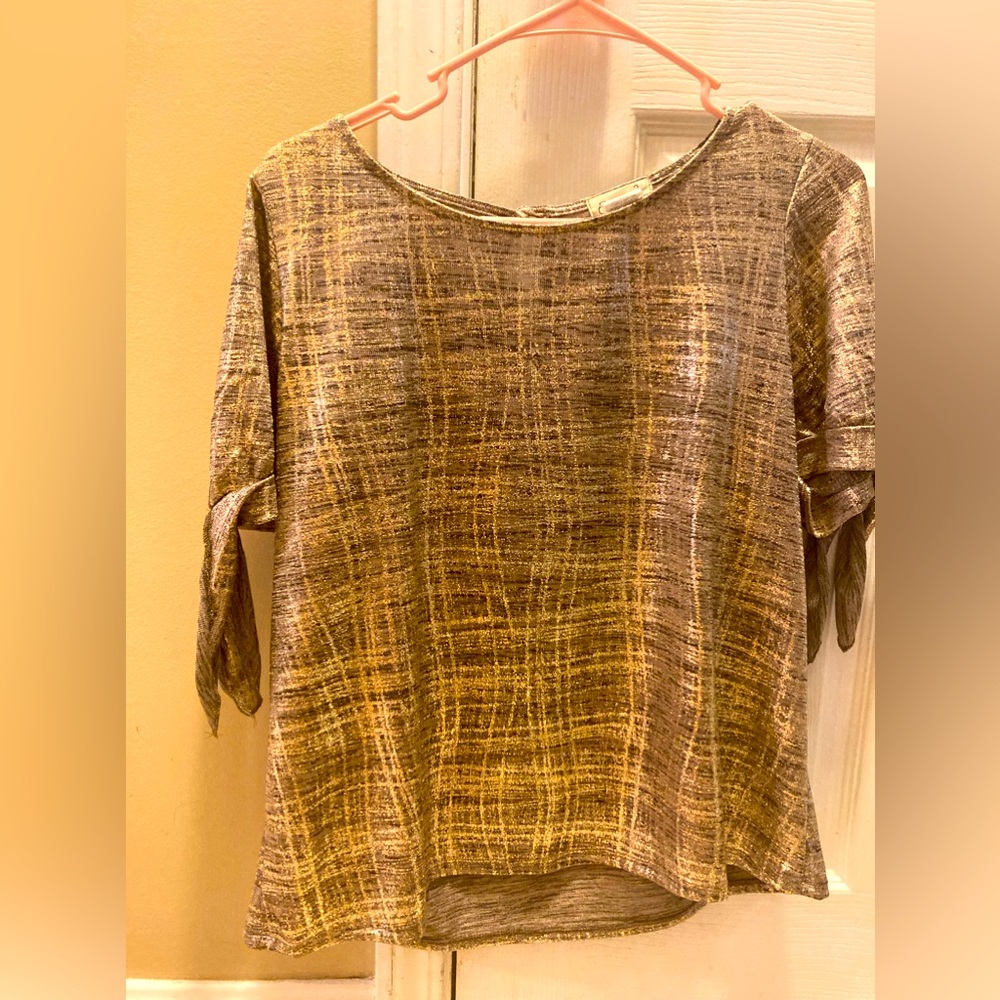 Fancy top that glimmers.